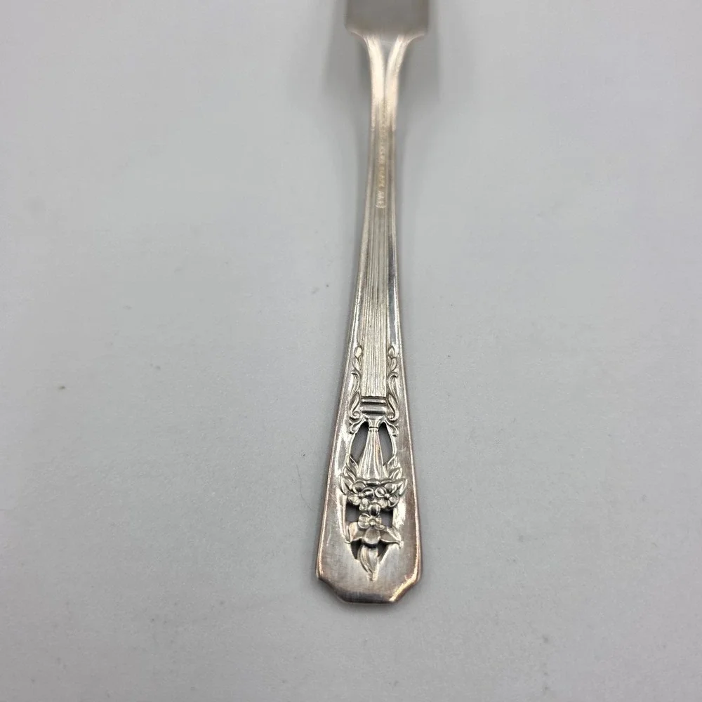 Wallace Classic Harmony House Filigree Silverplate Butter Knife 1937 Silverware‎